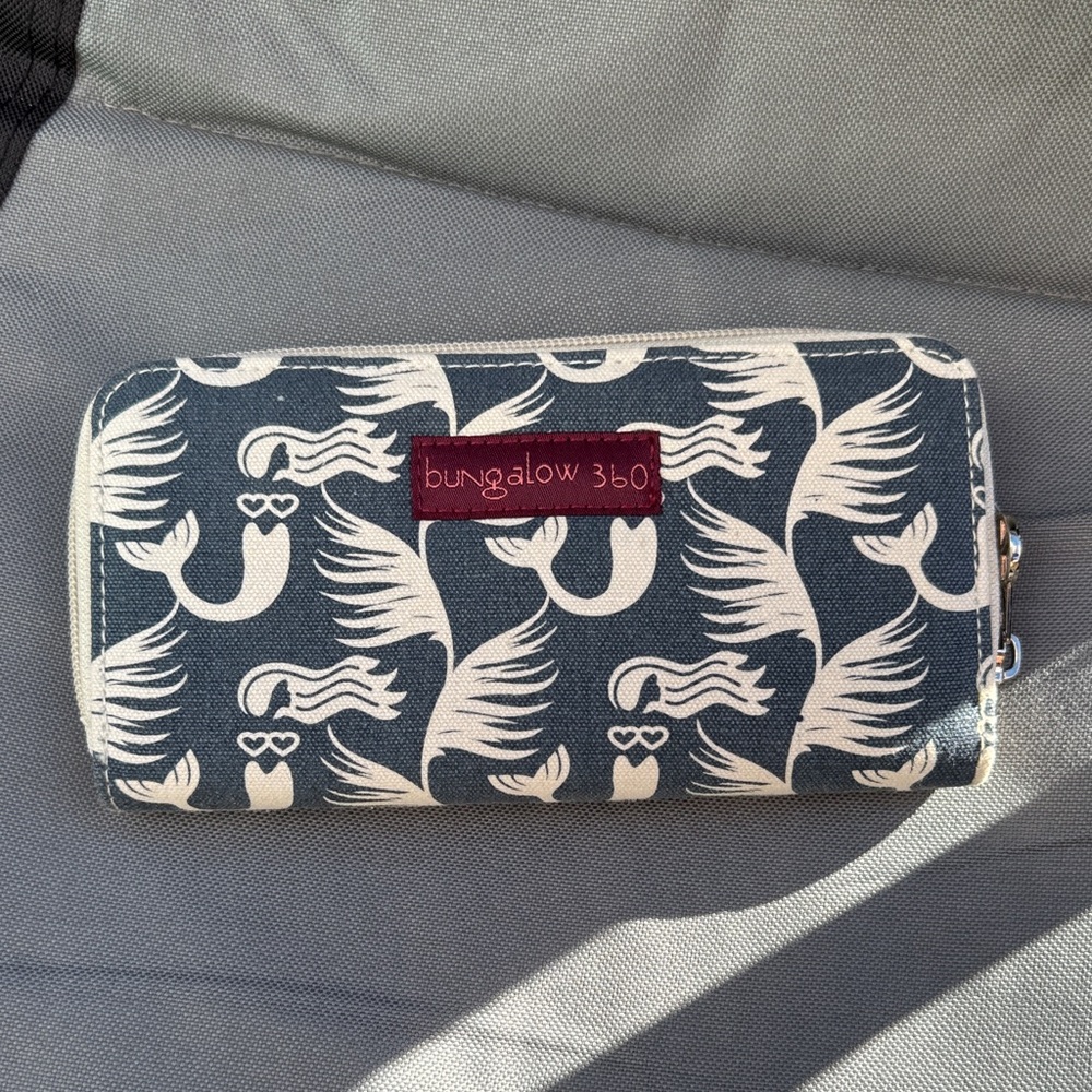 Bungalow 360 Navy and Cream Bird Wallet